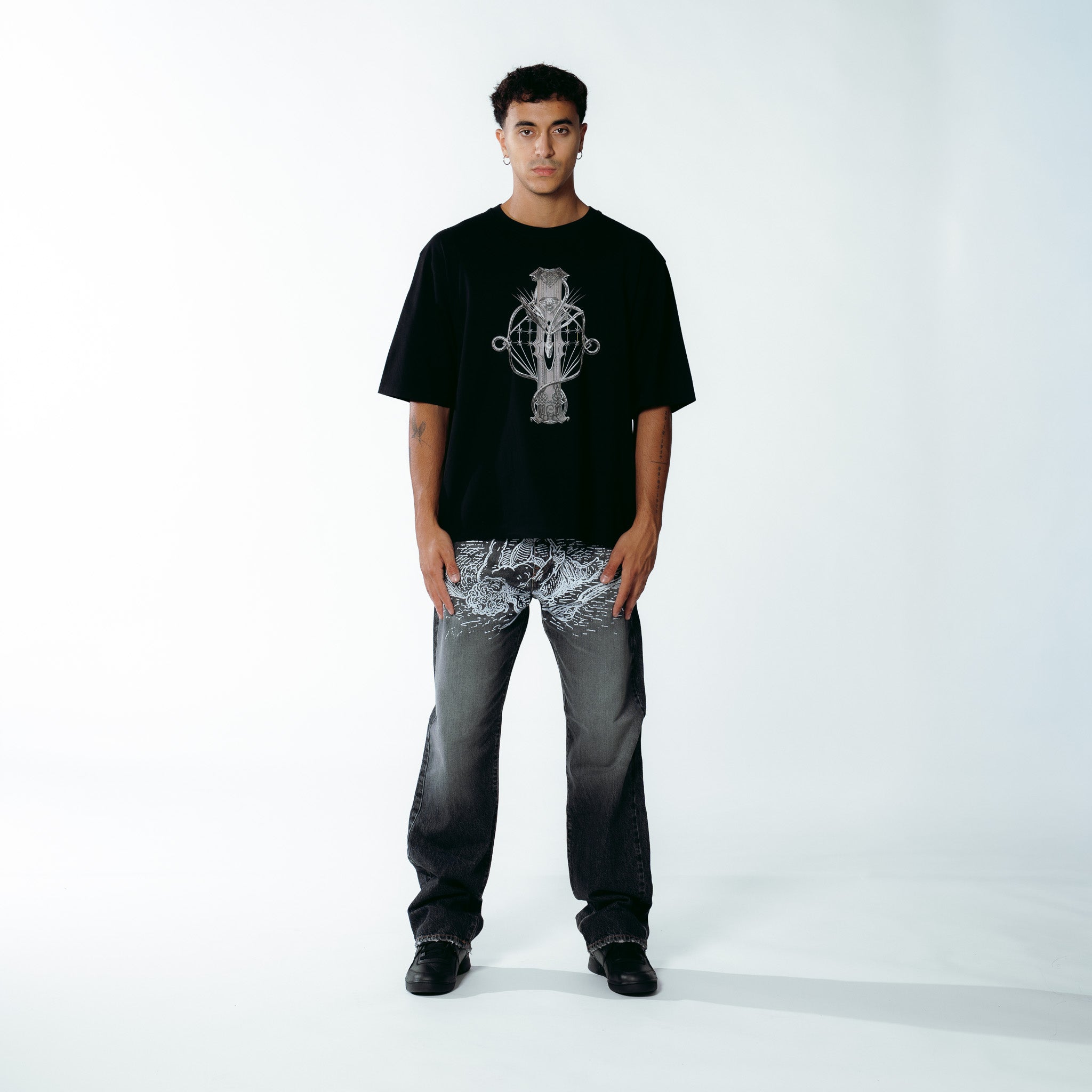 MONUMENTAL TEE BLACK