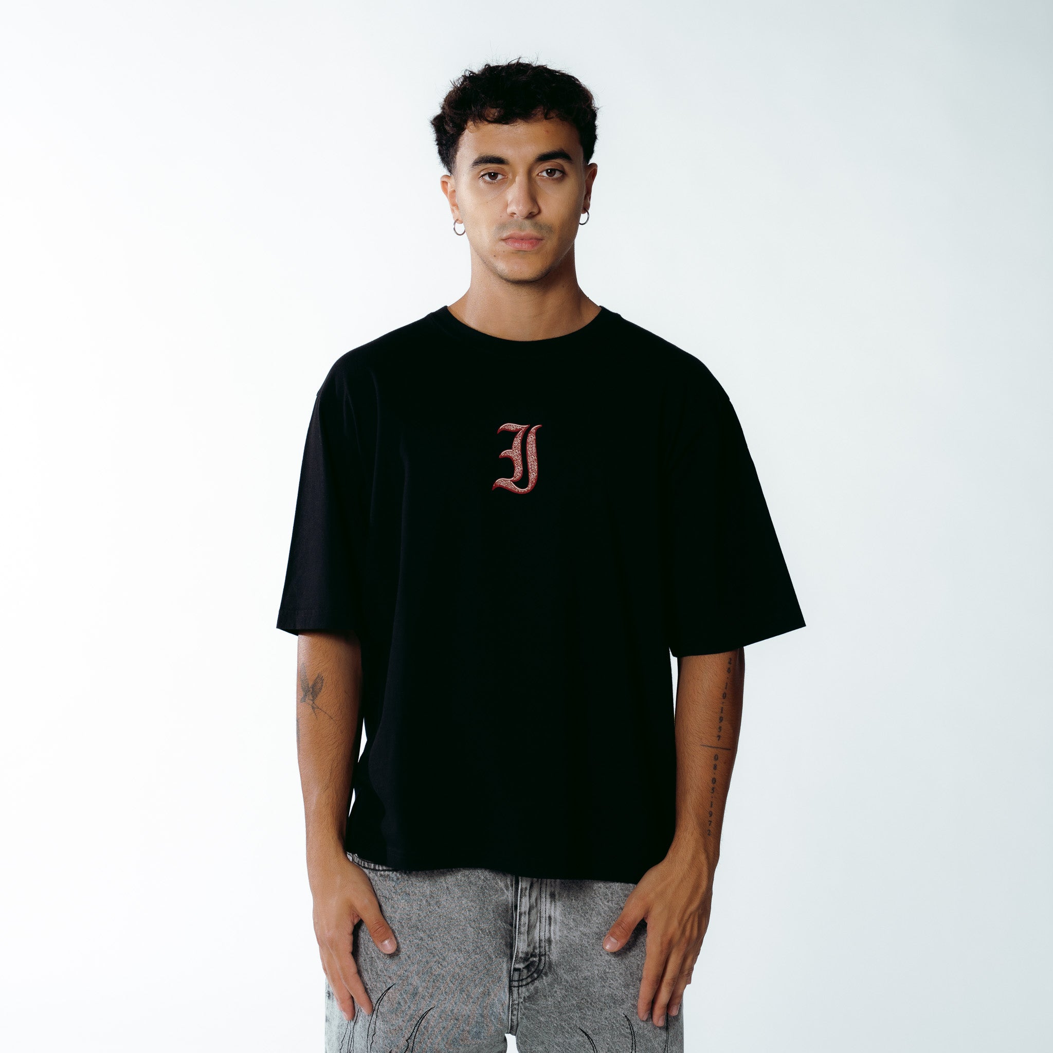 CHARM TEE BLACK