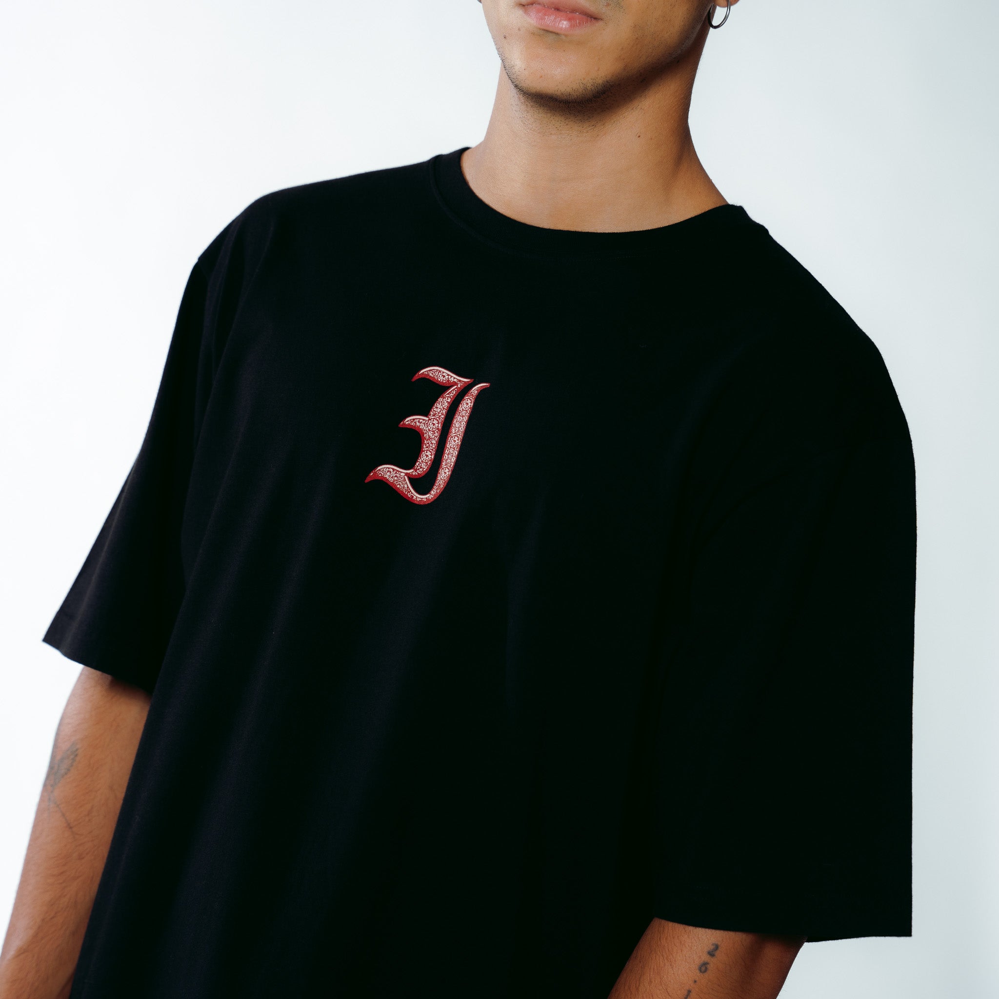 CHARM TEE BLACK