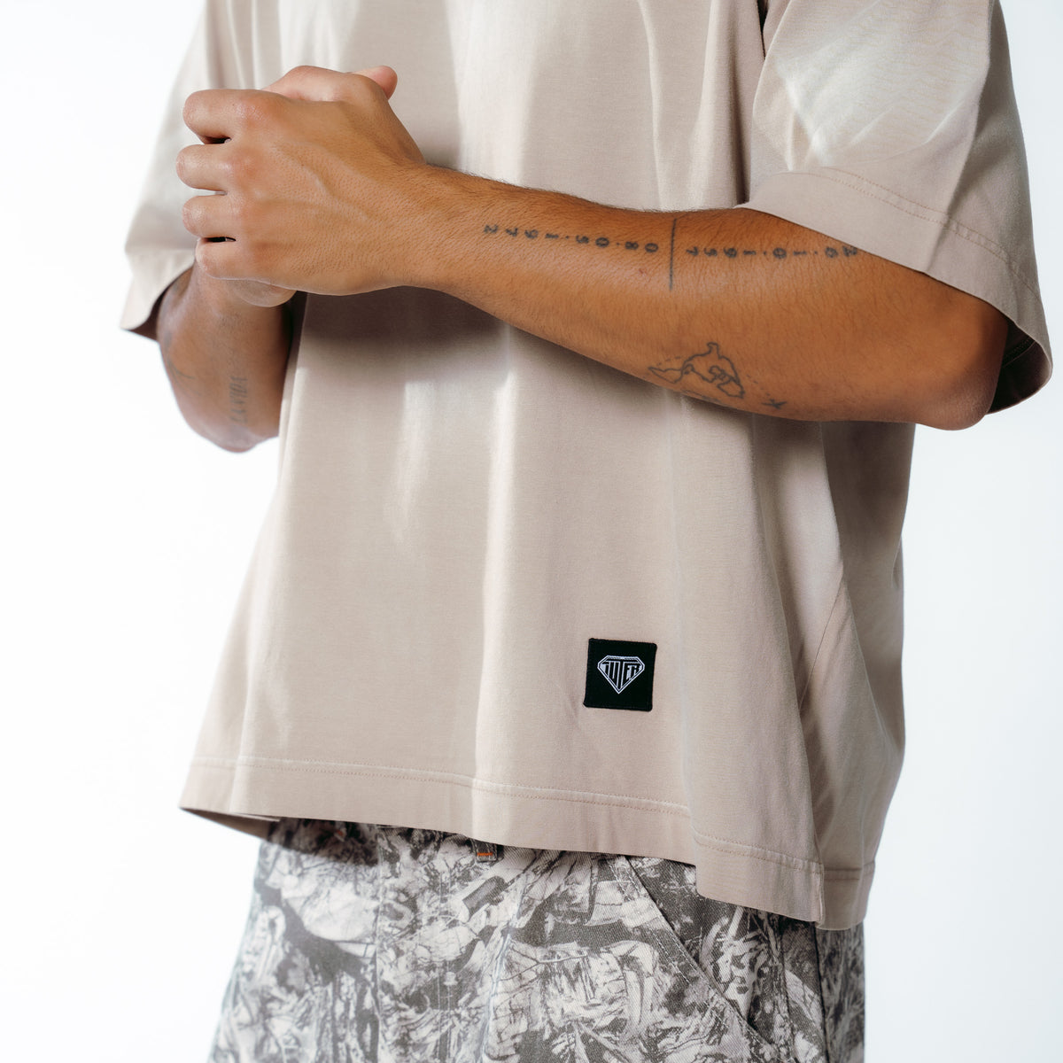 LABEL MARBLE TEE STRING