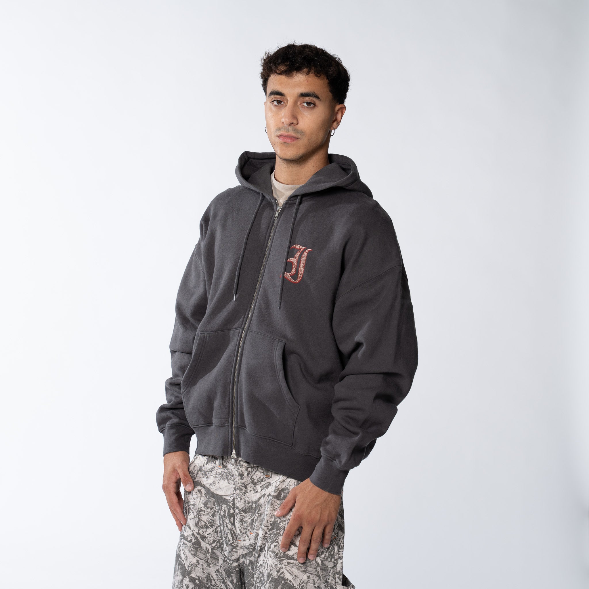 CHARM ZIP HOODIE ASPHALT
