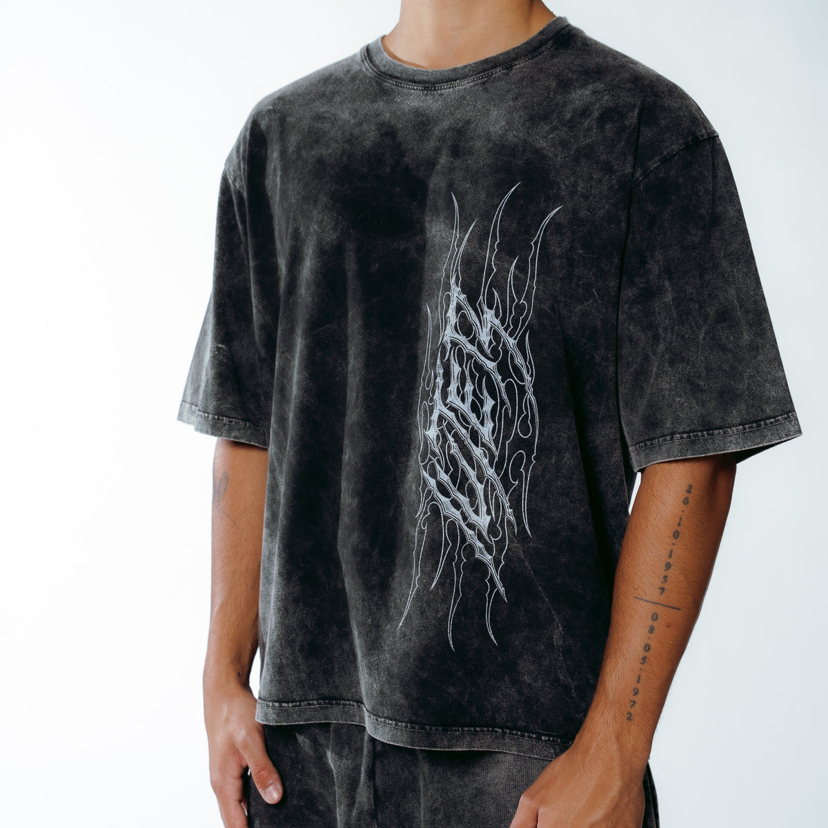 TRIBAL MARBLE TEE BLACK